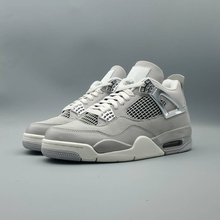 Wmns Air Jordan 4 Retro 