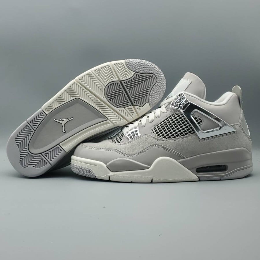 Wmns Air Jordan 4 Retro 