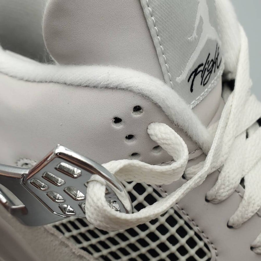 Wmns Air Jordan 4 Retro 