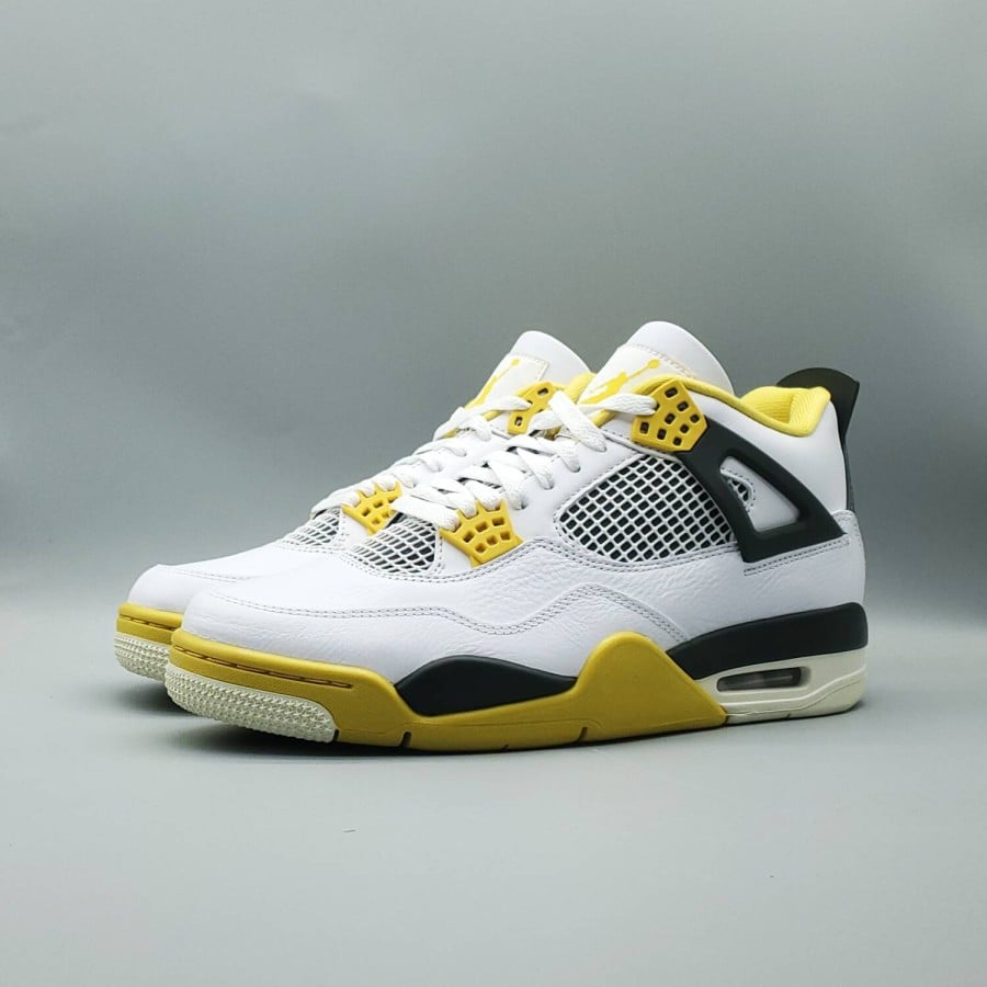 Wmns Air Jordan 4 Retro 