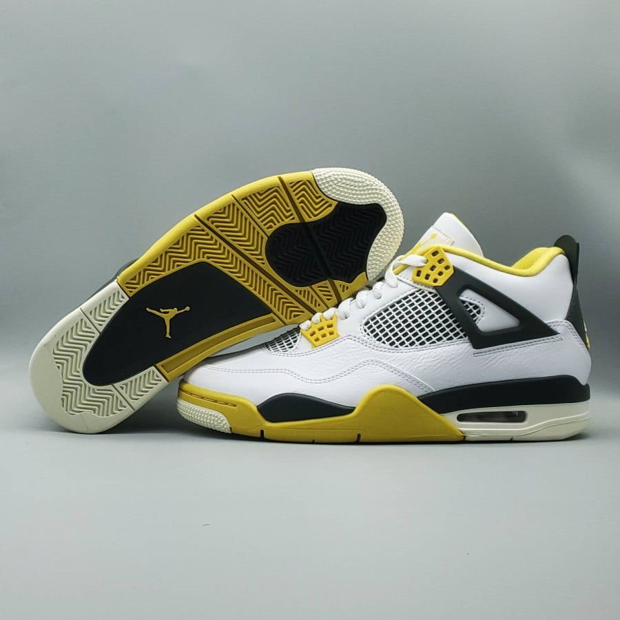 Wmns Air Jordan 4 Retro 