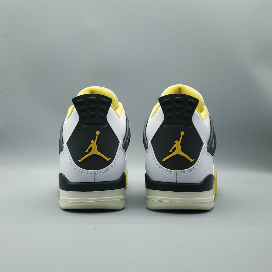 Wmns Air Jordan 4 Retro 