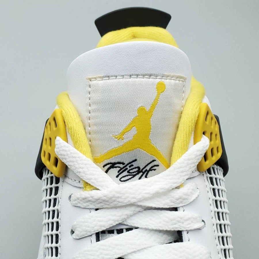 Wmns Air Jordan 4 Retro 