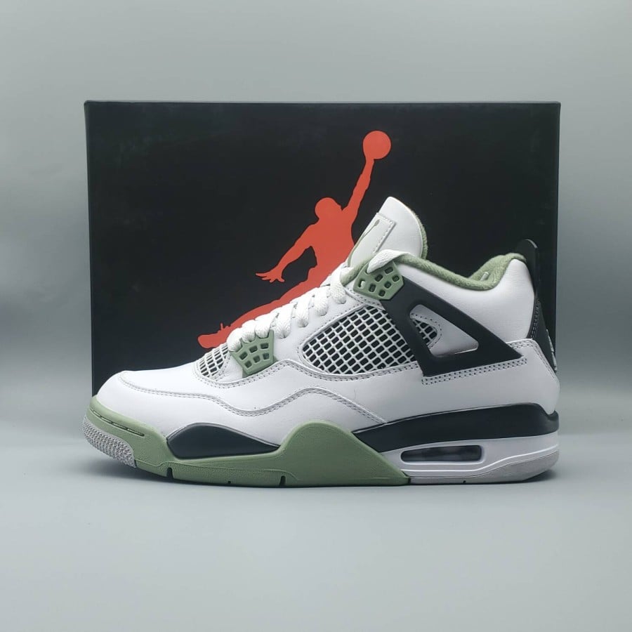 Wmns Air Jordan 4 Retro 