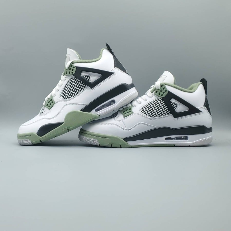 Wmns Air Jordan 4 Retro 