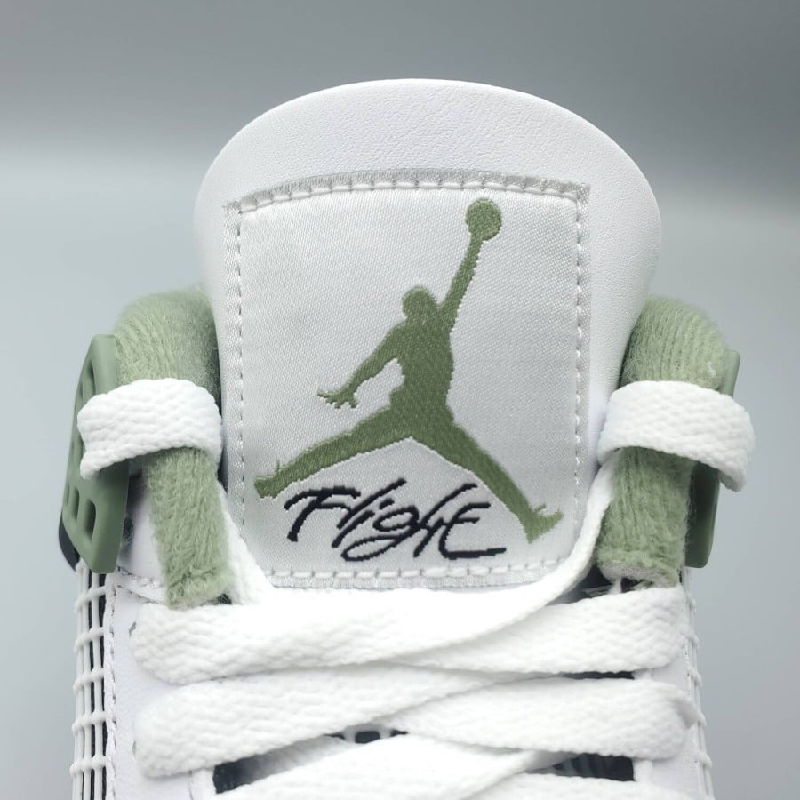 Wmns Air Jordan 4 Retro 