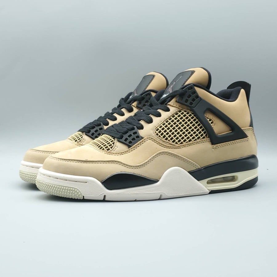 Wmns Air Jordan 4 Retro 