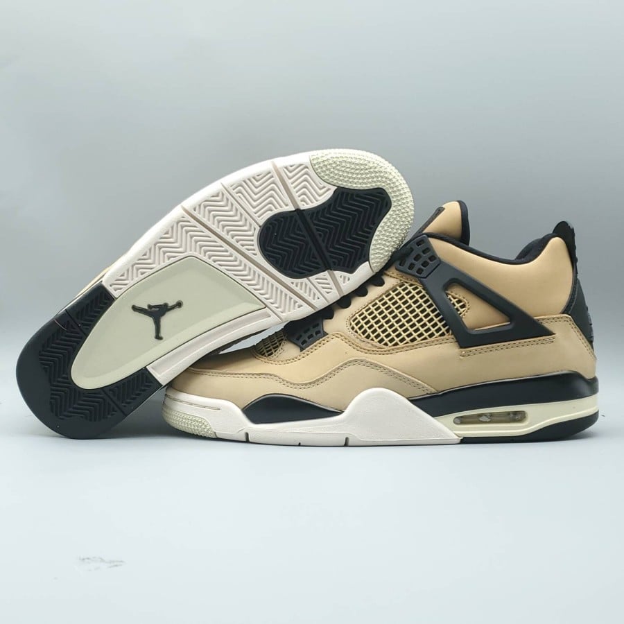 Wmns Air Jordan 4 Retro 