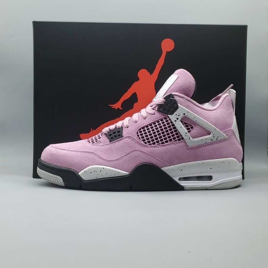 Wmns Air Jordan 4 Retro 