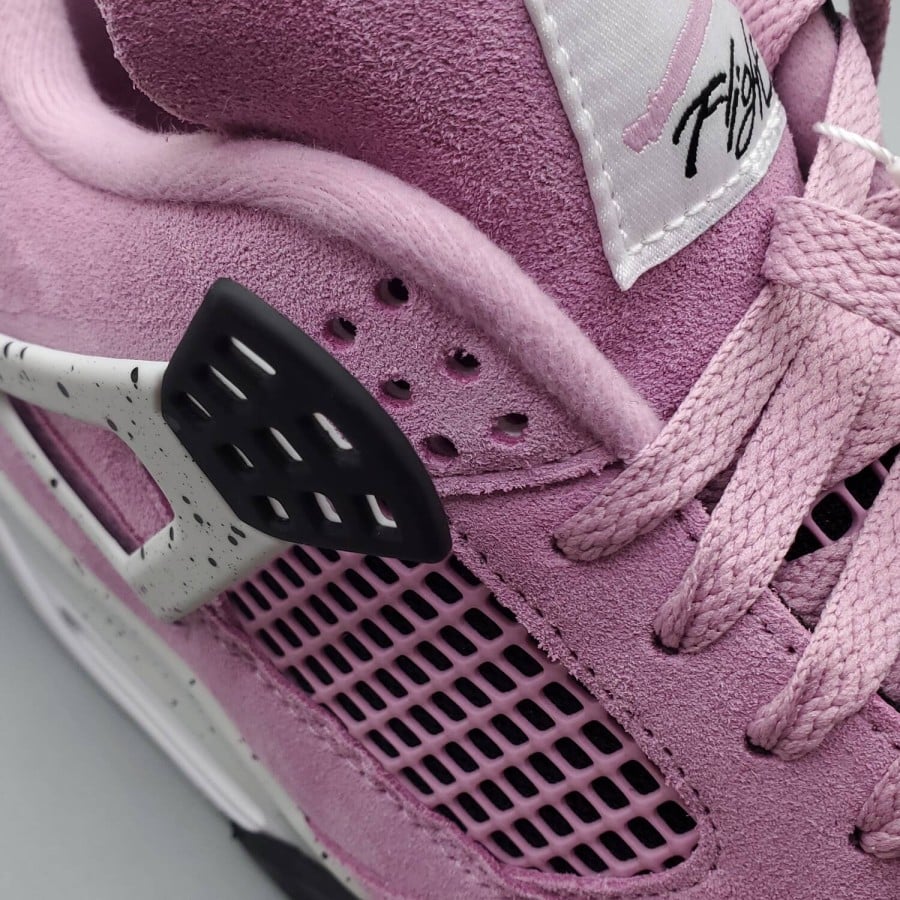 Wmns Air Jordan 4 Retro 