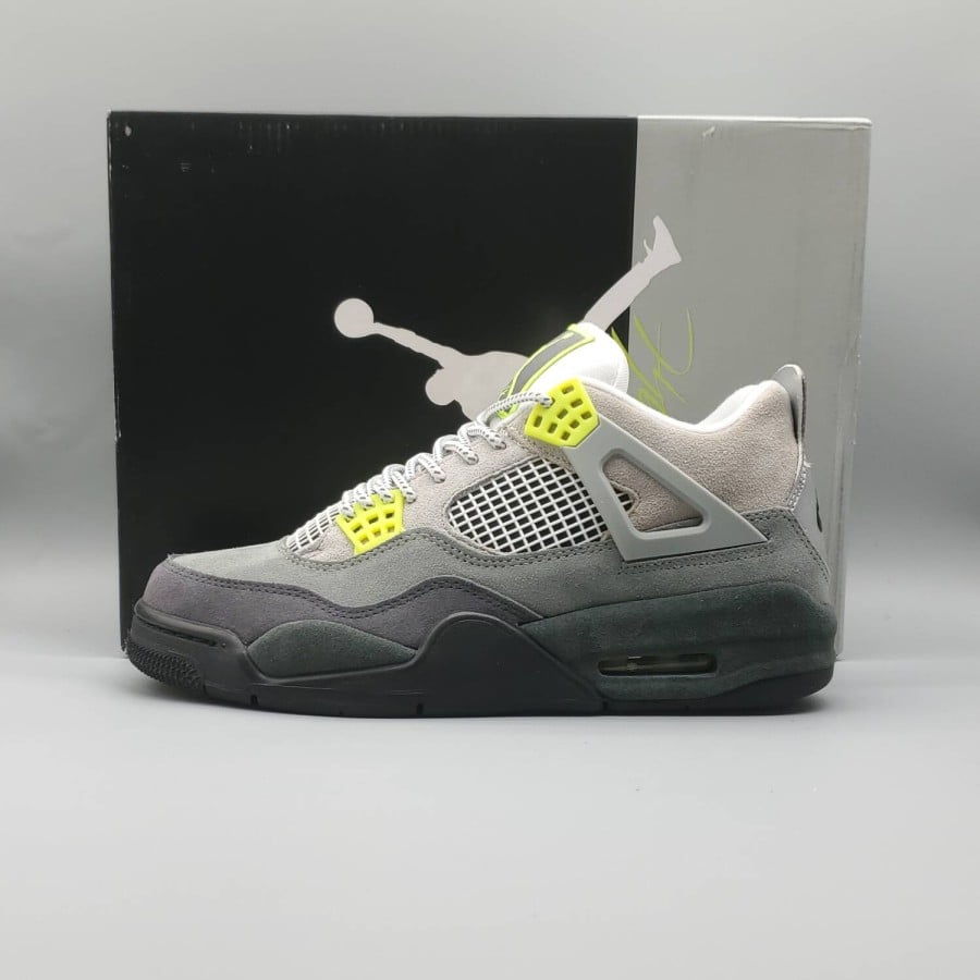 Air Jordan 4 Retro SE 