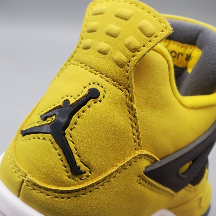 Air Jordan 4 Retro