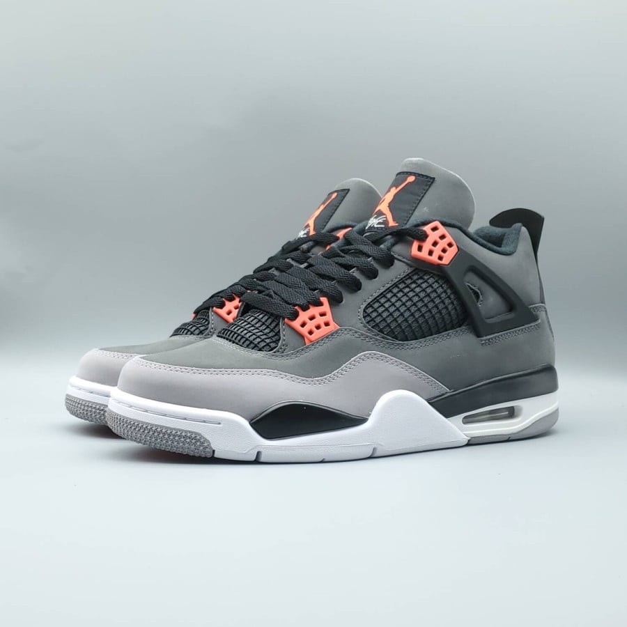 Air Jordan 4 Retro