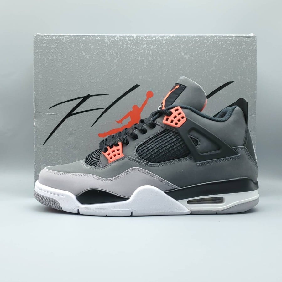 Air Jordan 4 Retro