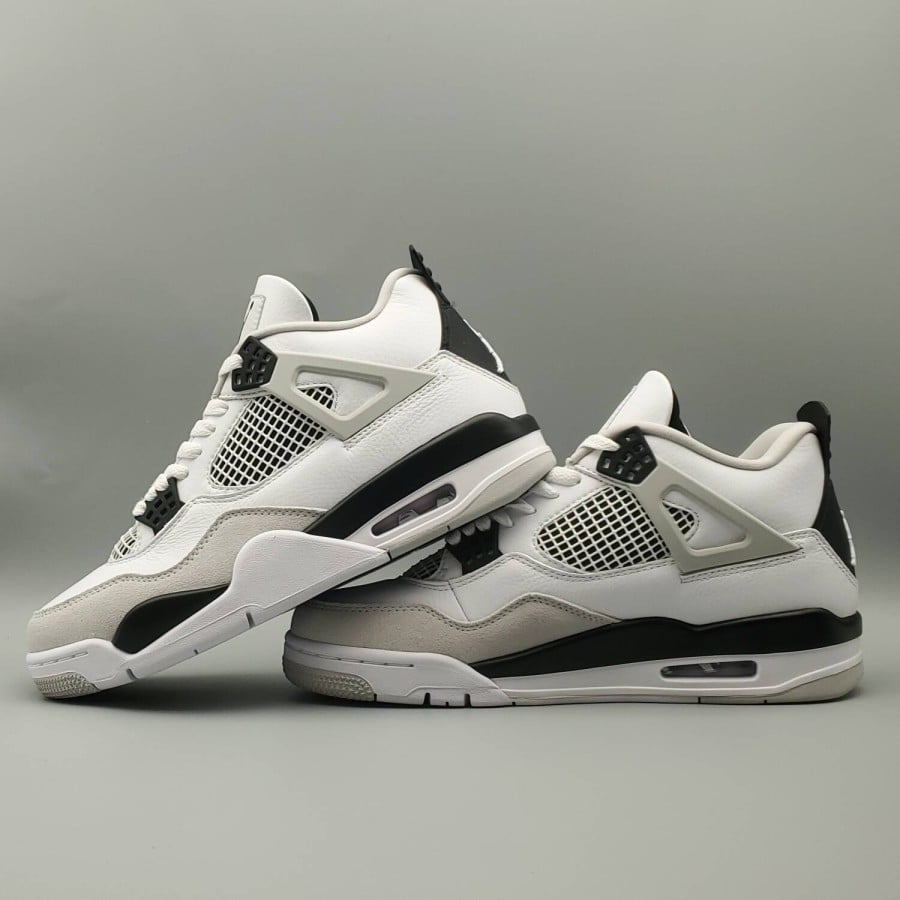 Air Jordan 4 Retro 