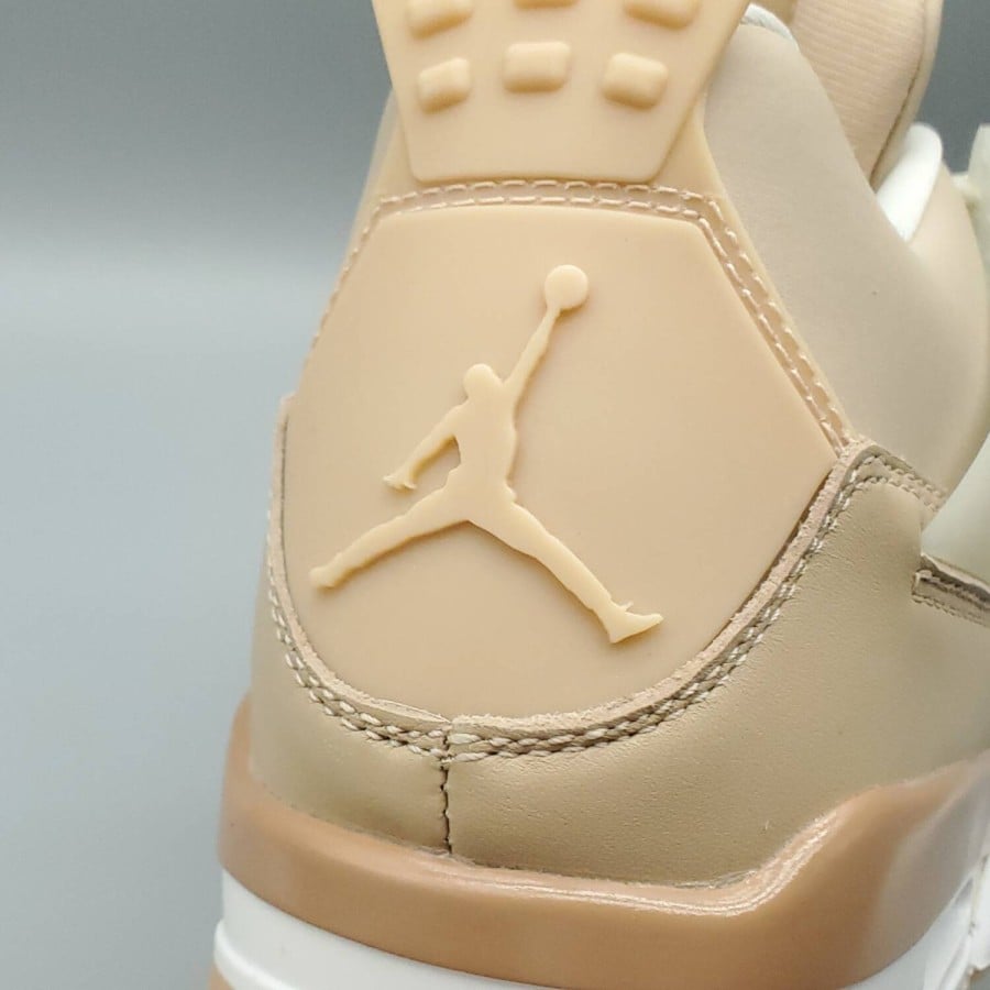 Wmns Air Jordan 4 Retro 