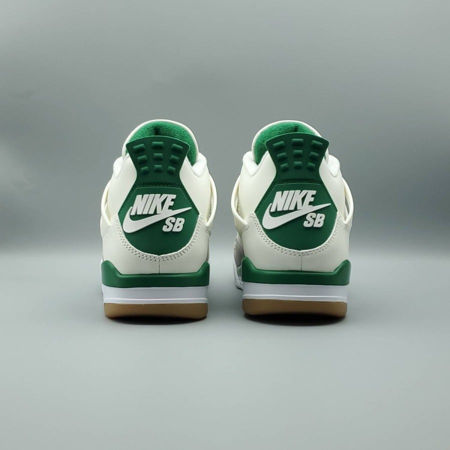 Nike SB x Air Jordan 4 Retro 