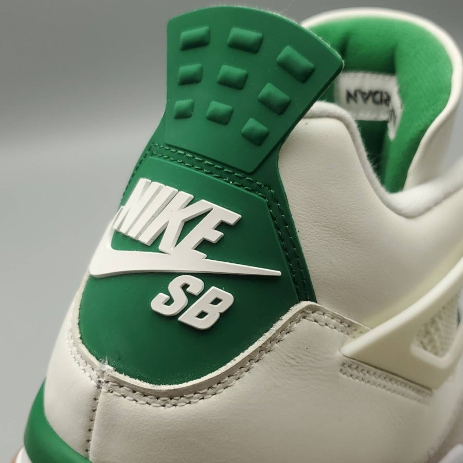 Nike SB x Air Jordan 4 Retro 