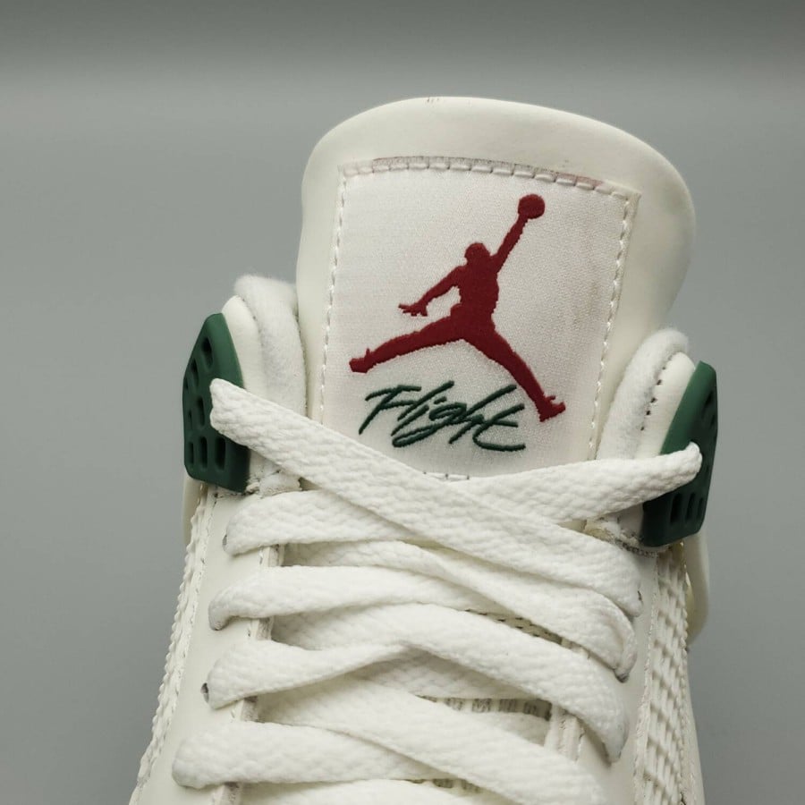 Nike SB x Air Jordan 4 Retro 