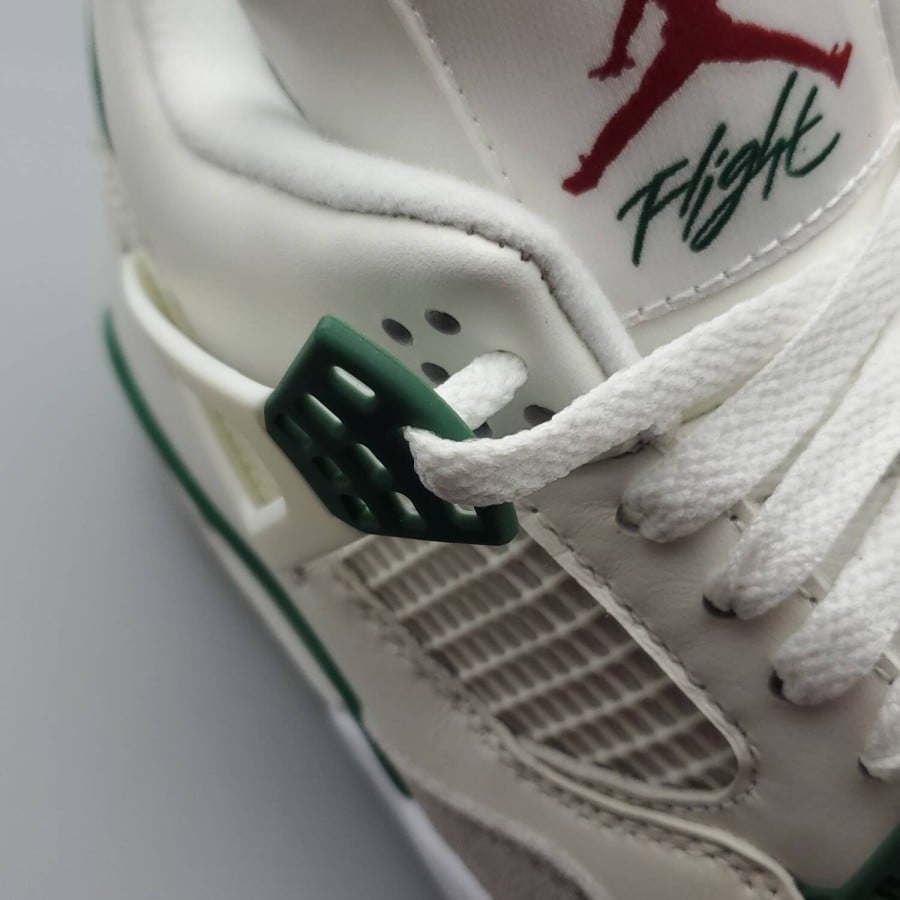 Nike SB x Air Jordan 4 Retro 