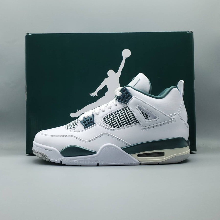 Air Jordan 4 Retro 
