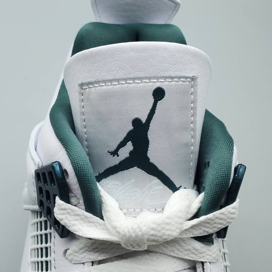 Air Jordan 4 Retro 
