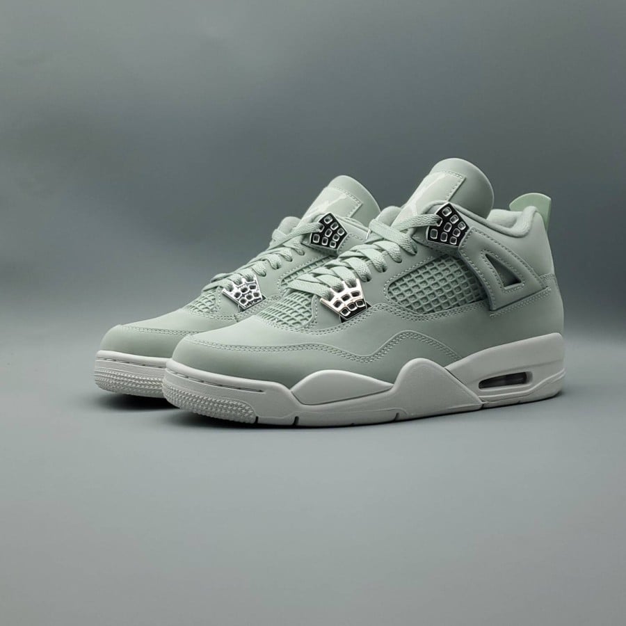Wmns Air Jordan 4 Retro 