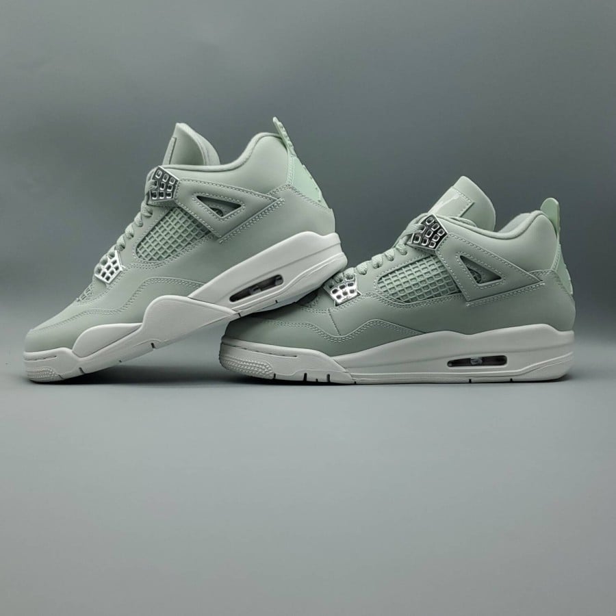 Wmns Air Jordan 4 Retro 