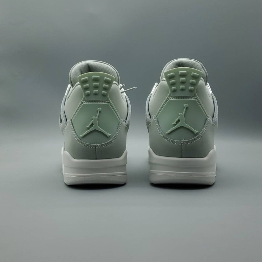 Wmns Air Jordan 4 Retro 