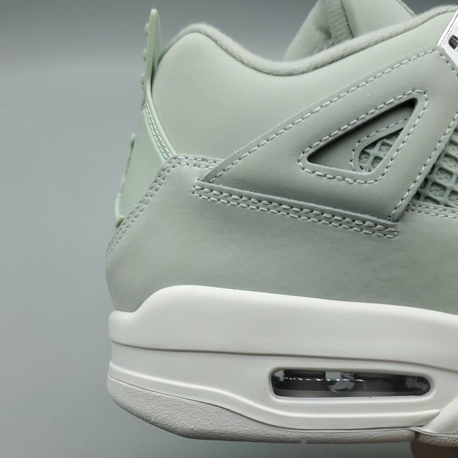 Wmns Air Jordan 4 Retro 