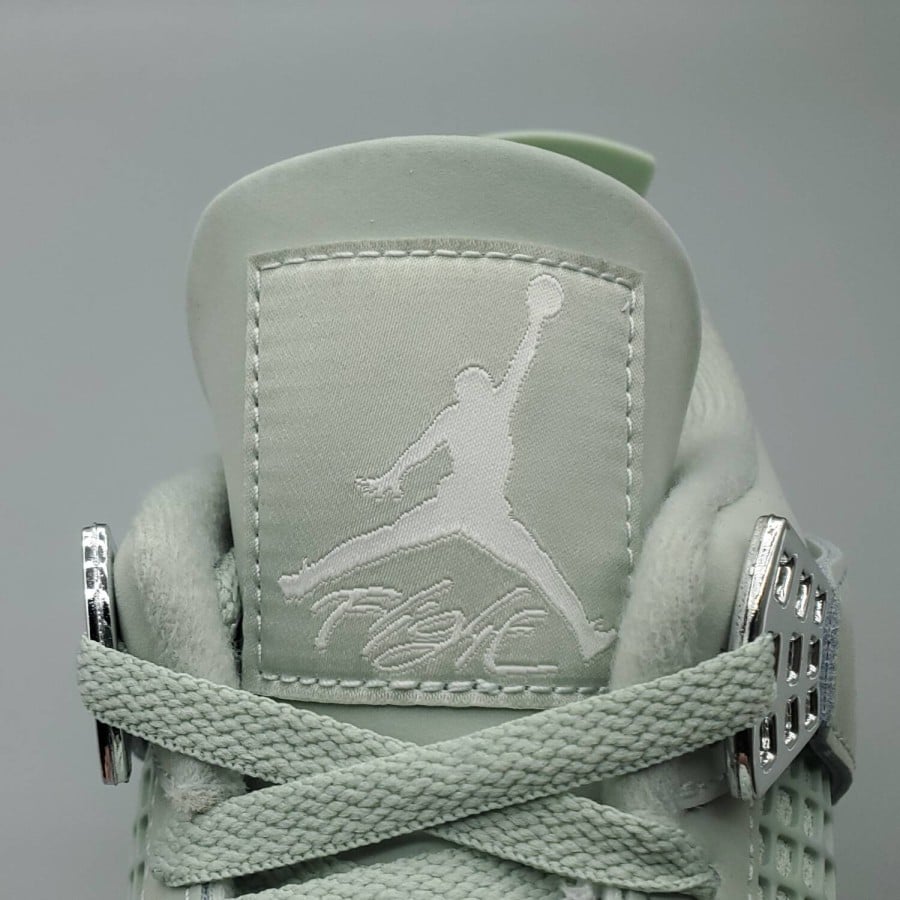 Wmns Air Jordan 4 Retro 