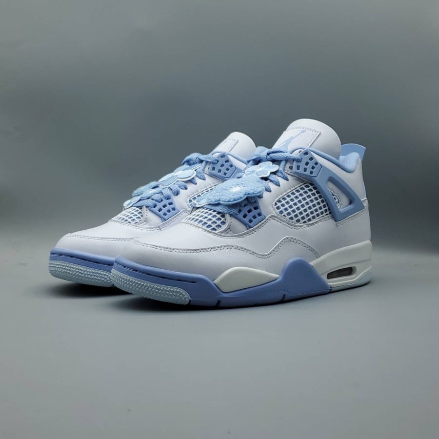 Wmns Air Jordan 4 Retro 
