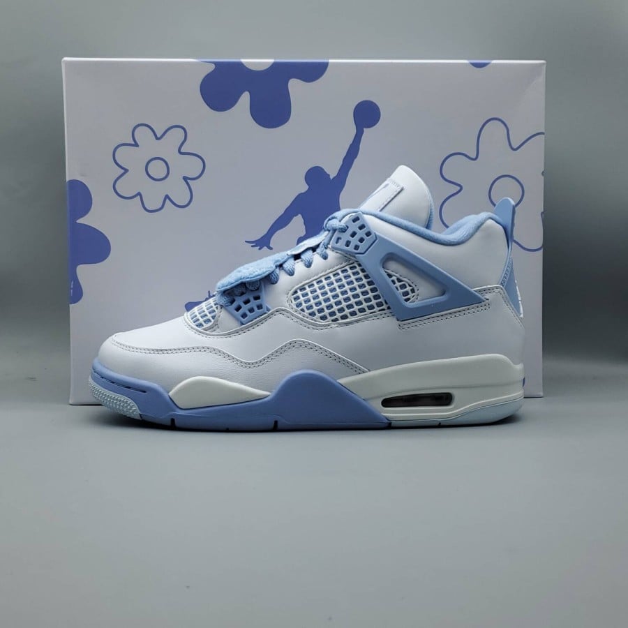Wmns Air Jordan 4 Retro 