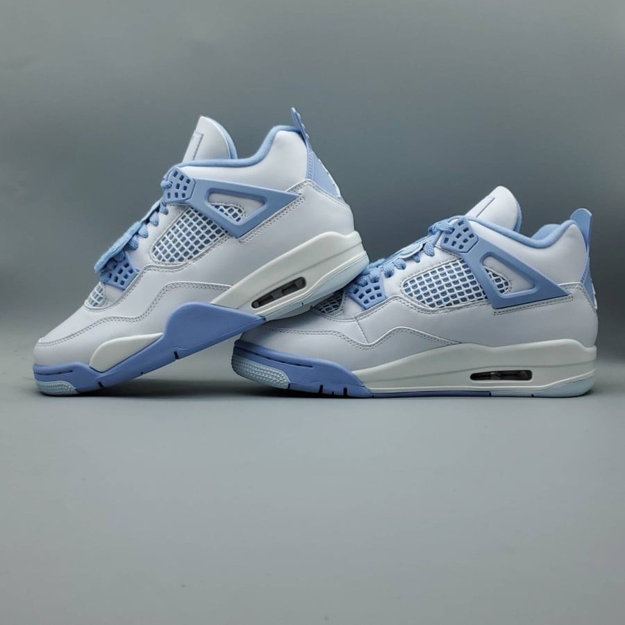Wmns Air Jordan 4 Retro 