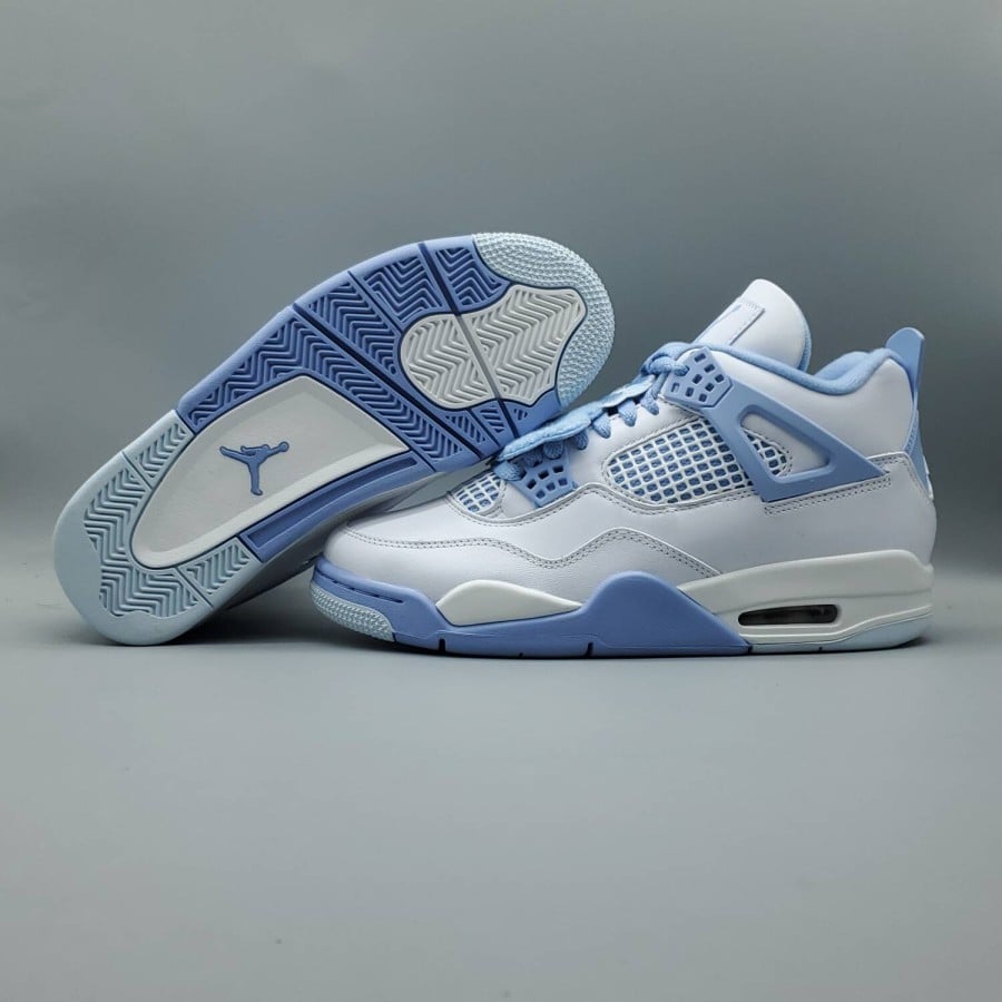 Wmns Air Jordan 4 Retro 