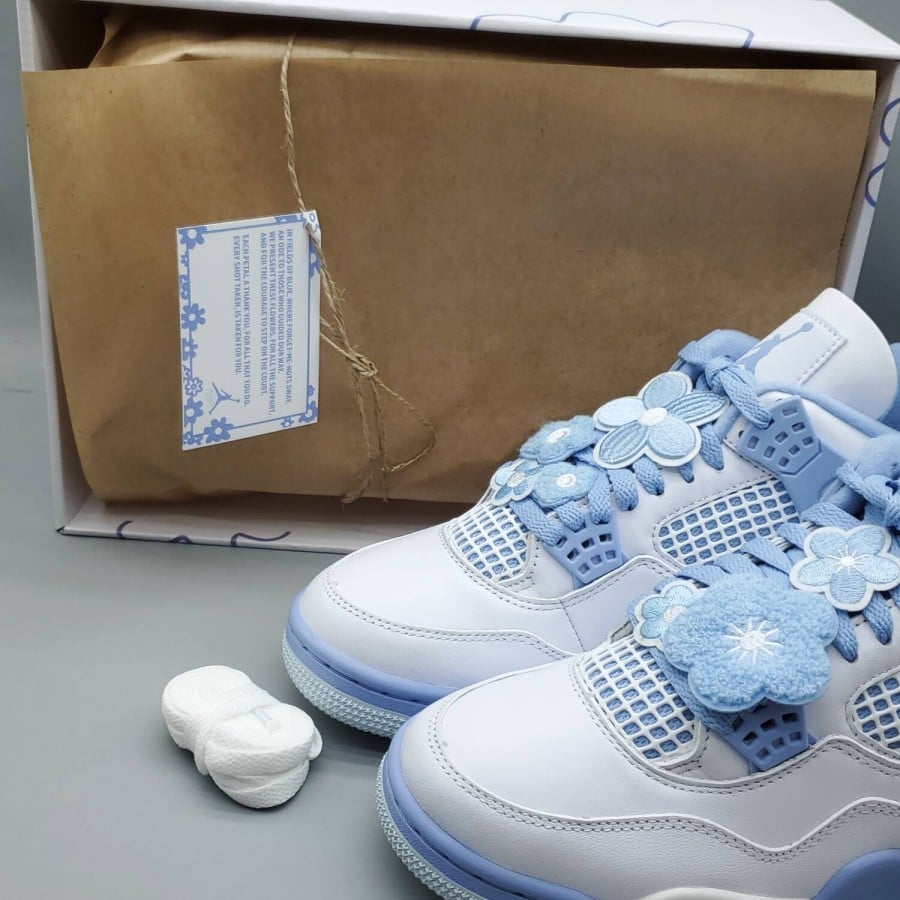 Wmns Air Jordan 4 Retro 