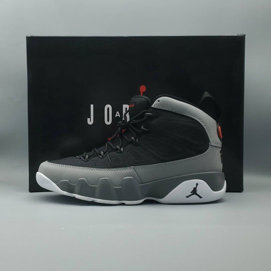 Air Jordan 9 Retro 