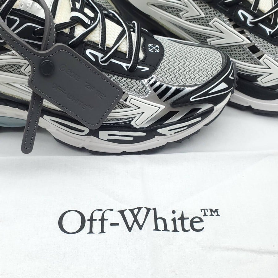 OFF-WHITE Be Right Back 