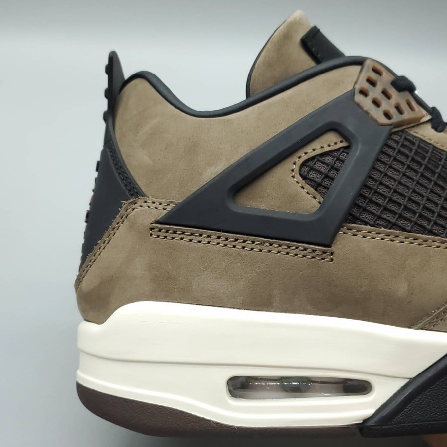 Travis Scott x Air Jordan 4 Retro 